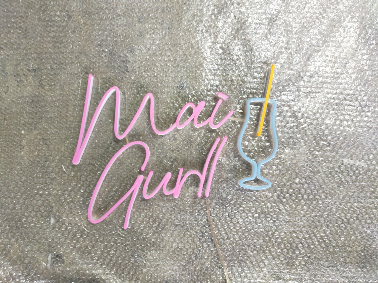 ไฟนีออน เฟค