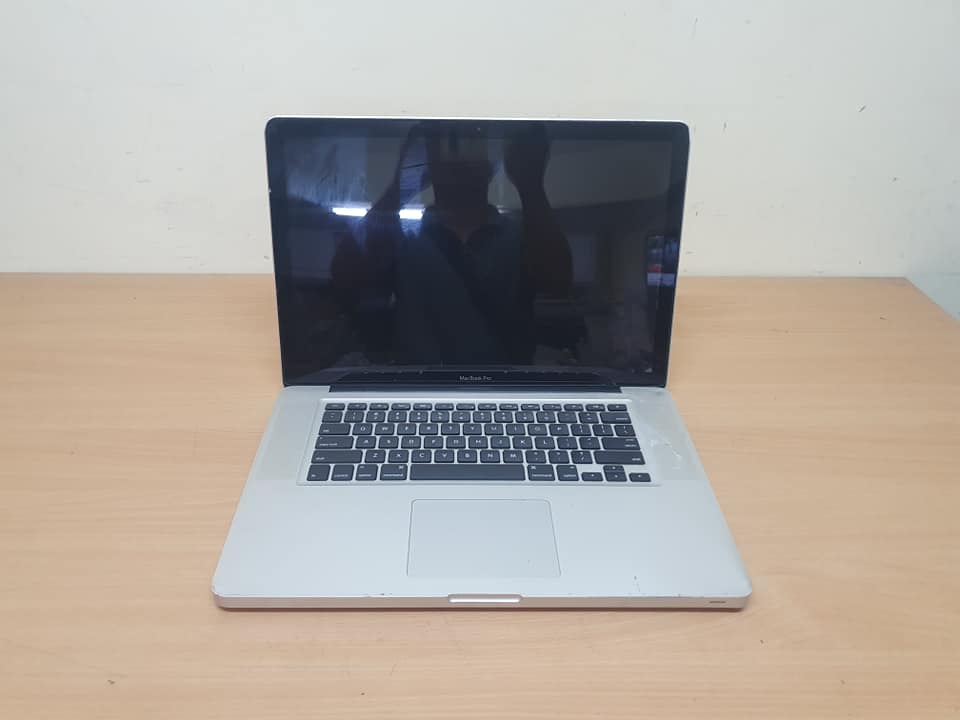 Macbook pro i7 ram 4g hhd320 ตามสภาพ จอเป็นจุด คีบอร์ดเสีย ตัวบอร์ดใช้ได้ มือสอง