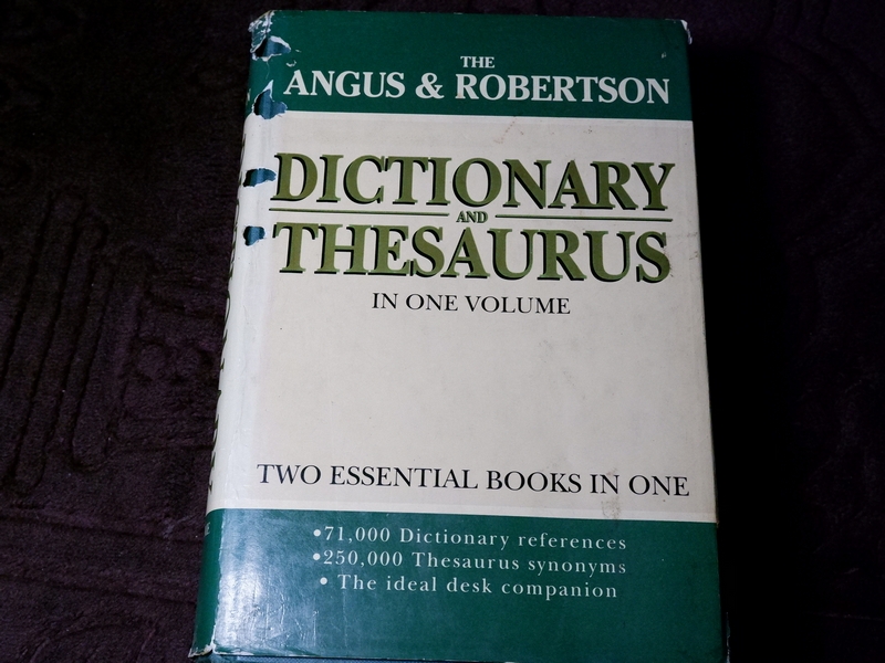 the angus & robertson dictionary and thesaurus in one volume