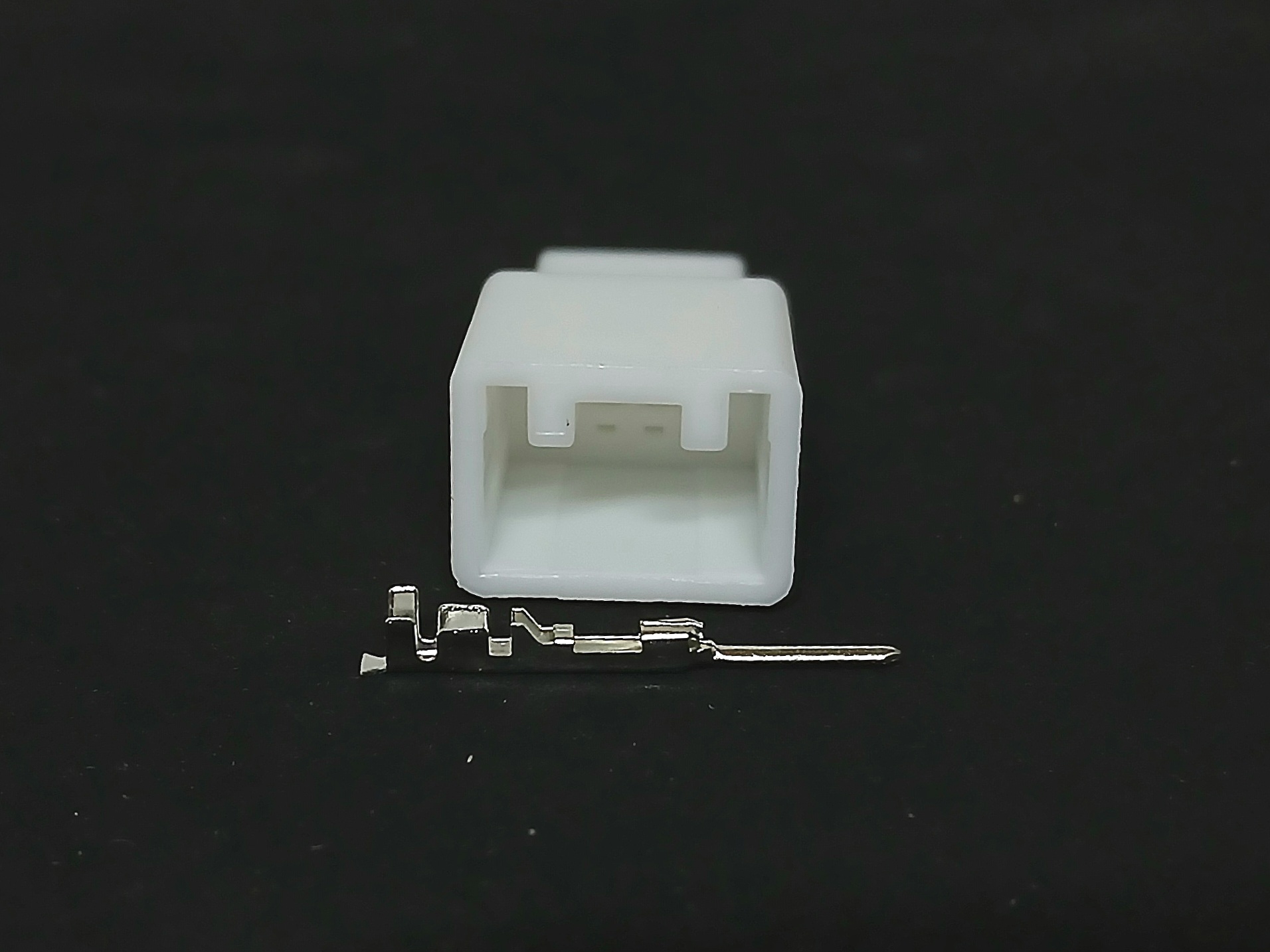 4 พิน ขาว #11950