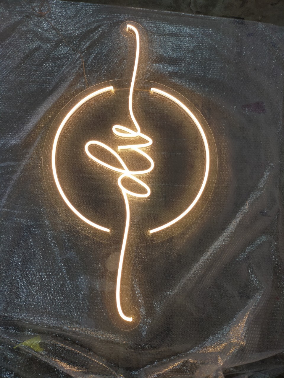 ไฟนีออน เฟค