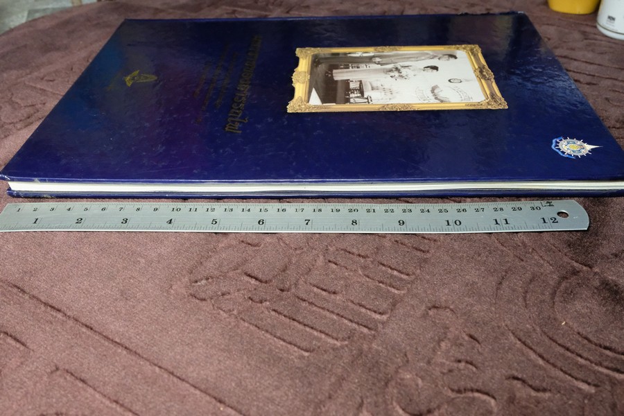 มหาราชของการรถไฟ จัดพิมพ์เนื่องในวโรกาสเฉลิมพระชนมพรรษา 6 รอบ เมื่อ 5 ธ.ค.2542 ปกแข็ง พิมพ์ปี 2543