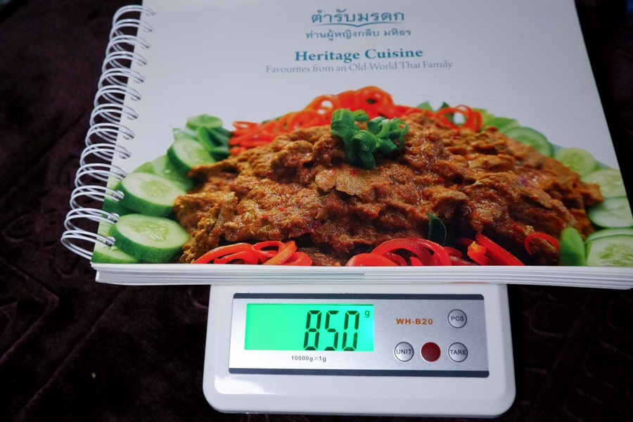 ตำรับมรดก ท่านผู้หญิงกลีบ มหิธร ฉบับ 2 ภาษา พิมพ์ 1000 เล่ม ปี 2555 หนา 201 หน้า