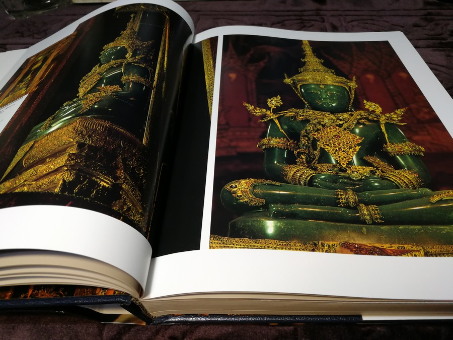Buddha Images in the Grand Palace (พระพุทธปฏิมาในพระบรมมหาราชวัง) ปกแข็งมีกล่อง ปี 1994 (Pre-Order สอบถาม)