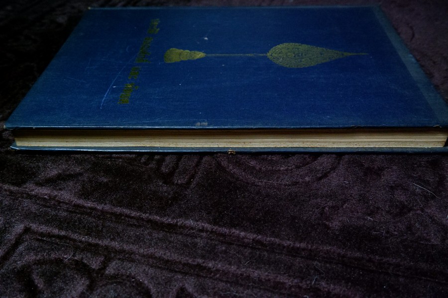 ประวัติ สมณศักดิ์ และ พัดยศ โดย วิเชียร อากาศฤกษ์—สุนทร สุภูตะโยธิน ปกแข็ง ปี 2528