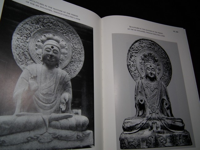 Chinese sculpture from 5 th -14 th century by Osvald Sirén ชุด 2 เล่ม ปกแข็ง 2 เล่ม บรรจุกล่อง ปี 1998