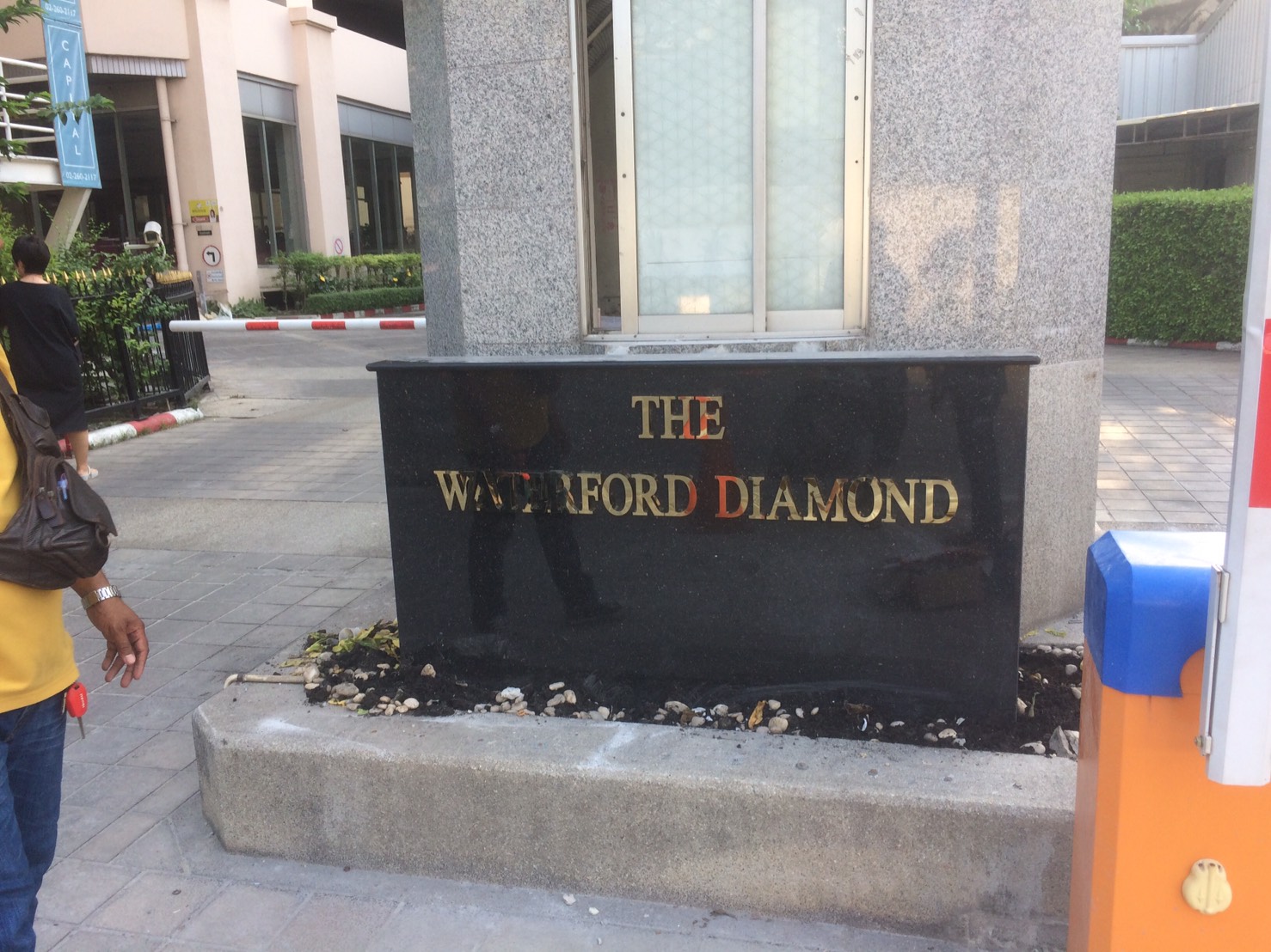 อักษรสแตนเลสหน้าทอง (ไททาเนียม) ติดตั้ง #Thewaterforddiamono #สุขุมวิท