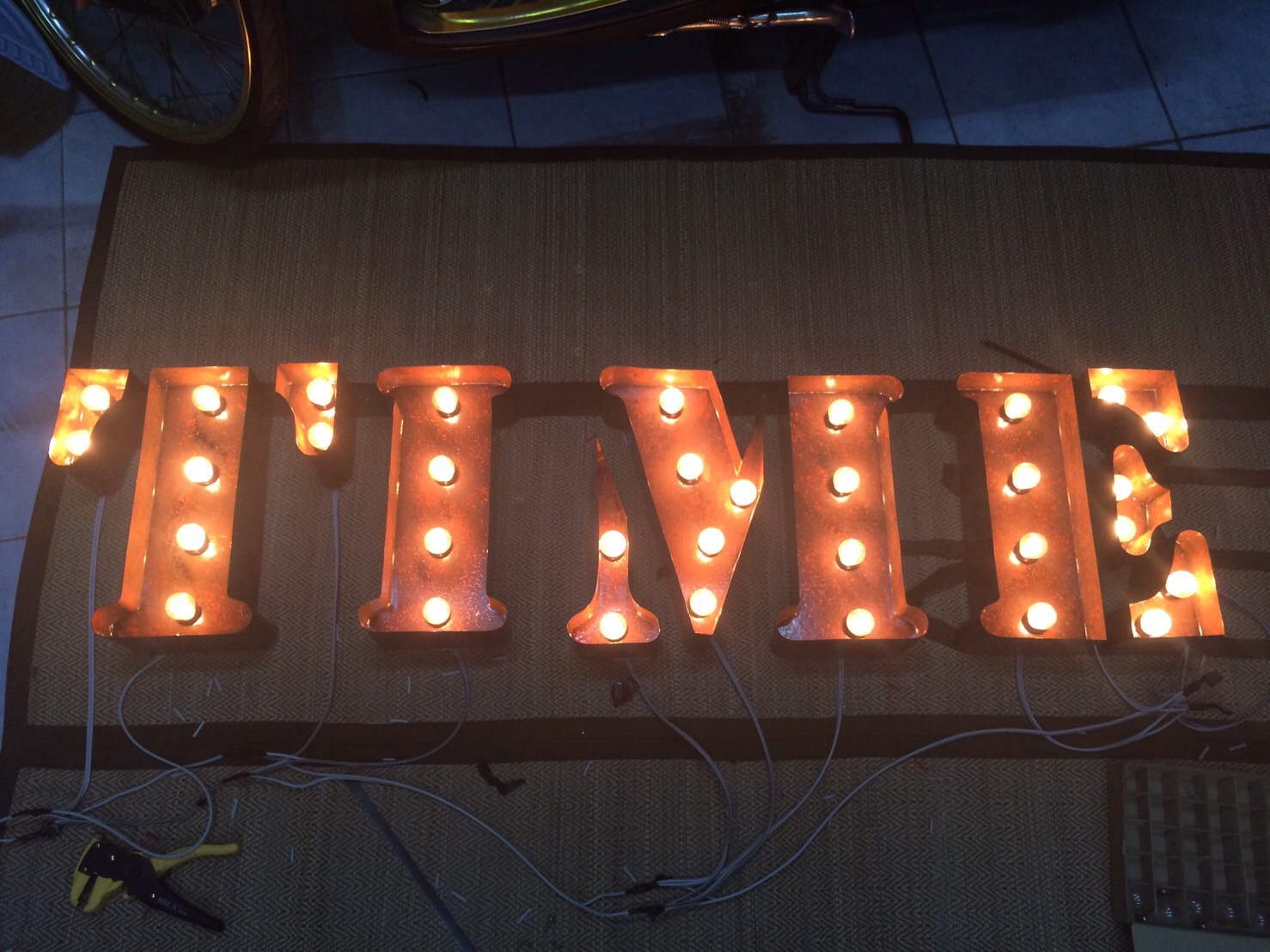 อักษรติดไฟปิงปอง ทำสีสนิมวินเทจ & loft จังหวัดสุพรรณบุรี