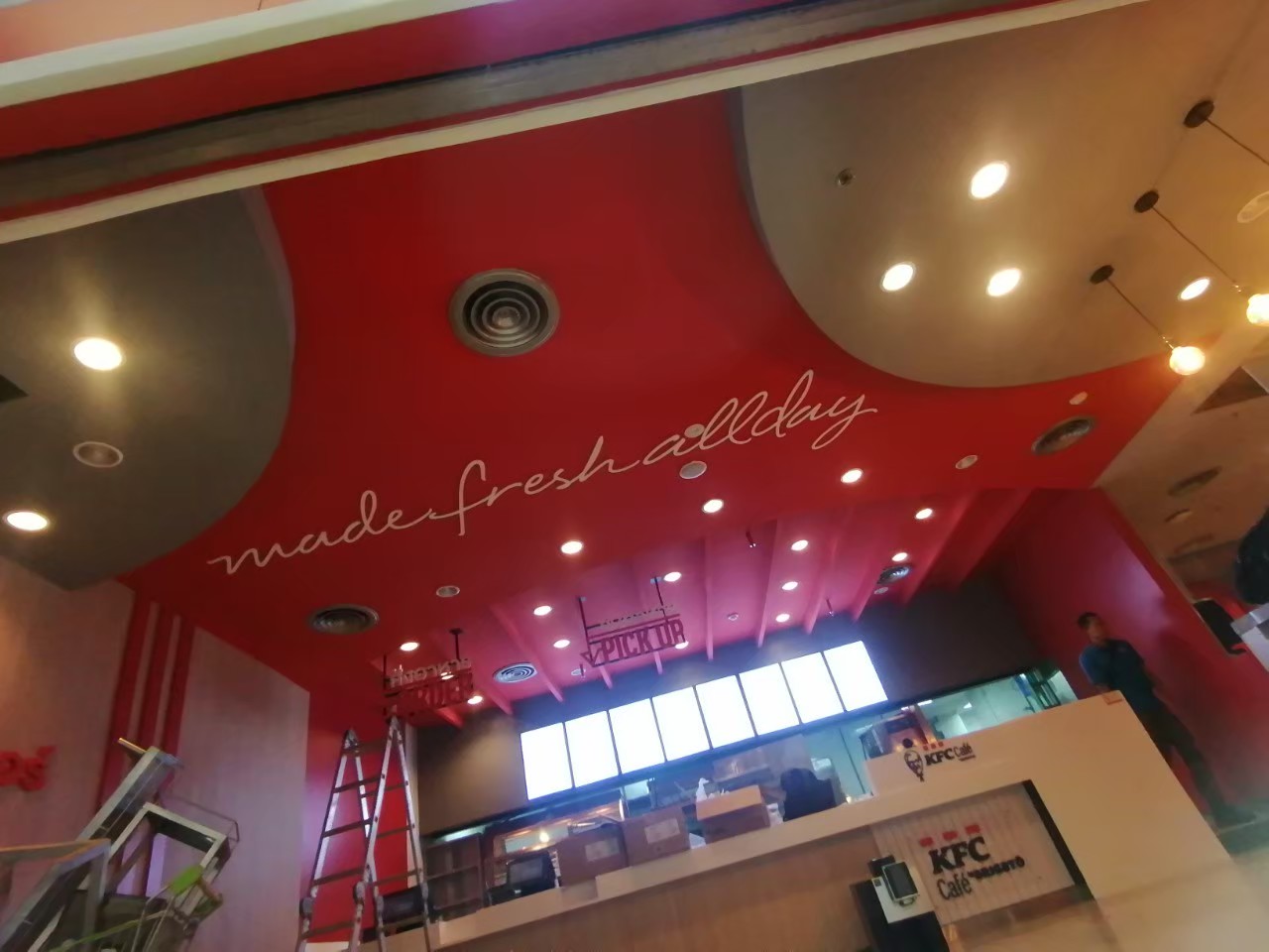 งานตกแต่งป้ายและสติ๊กเกอร์ร้านไก่ KFC