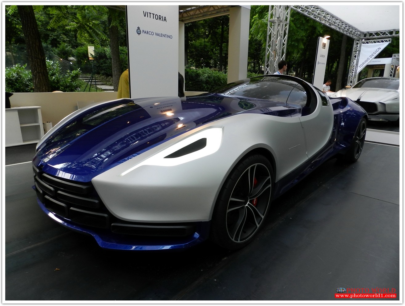 วอลเปเปอร์รูปภาพติดผนังสั่งทำ มีภาพให้เลือกกว่า 50,000 ภาพ ออกแบบกราฟฟิค หรือ รูปภาพตามที่ท่านกำหนด ในสไตล์ท่านเอง "custom made"