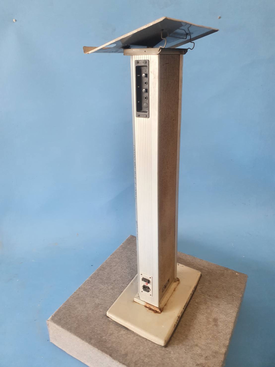 ขายสแตนโพเดี้ยมแบบเคลื่อนย้ายได้ มีลำโพงและขยายในตัว มีแบตเตอรี่สามารถนำขึ้นรถไปประกาศหาเสียงได้ ของนอกเสียงดี ราคา 7000 บาท