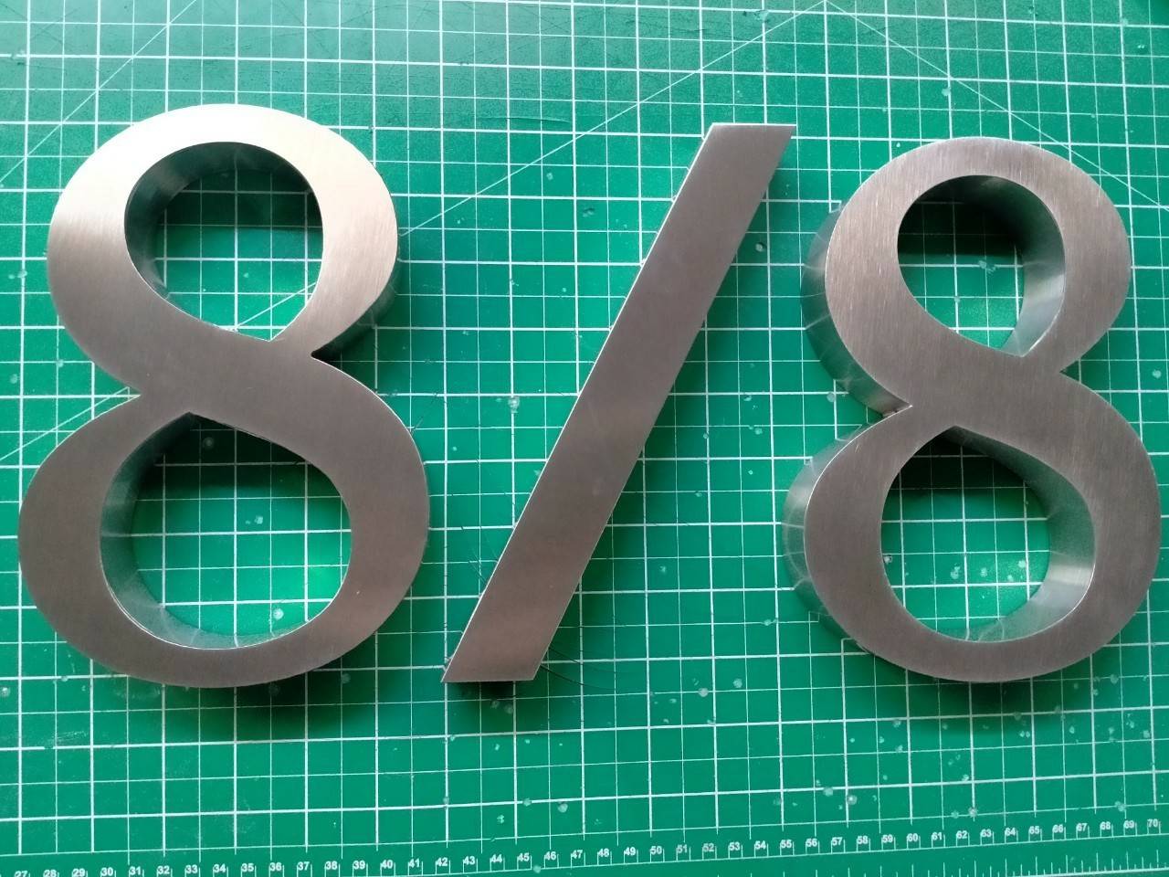 ตัวอักษรสแตนเลส บ้านเลขที่ 8/8