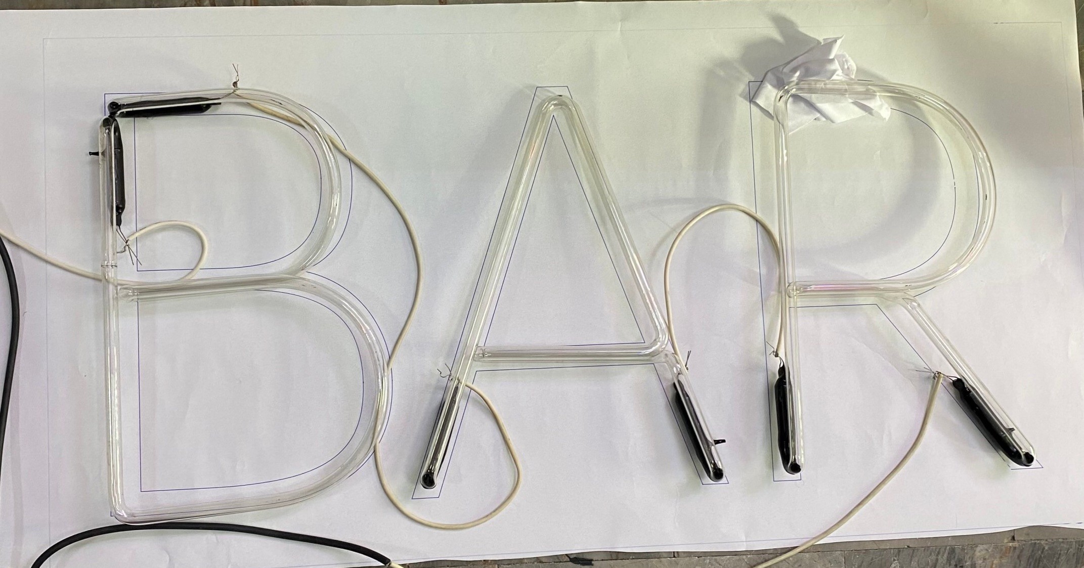 ไฟนีออน เฟค