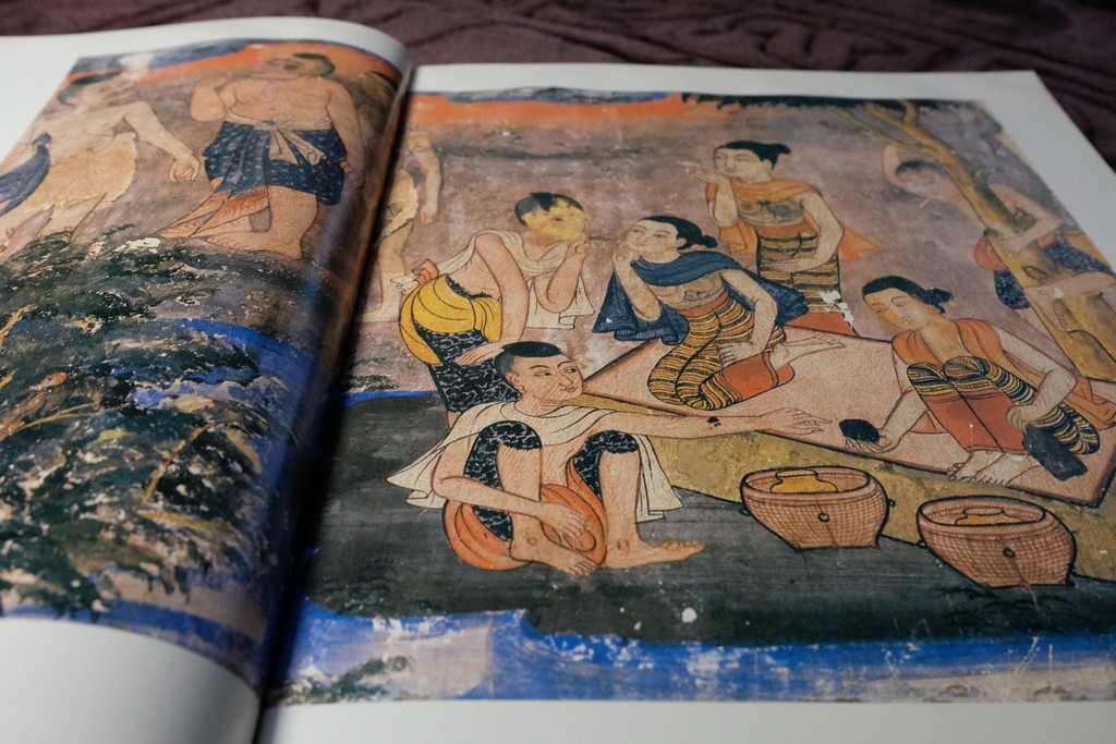 จิตรกรรมฝาผนัง วัดพระสิงห์ โดย เมืองโบราณ ปกเเข็ง ปี 2526.