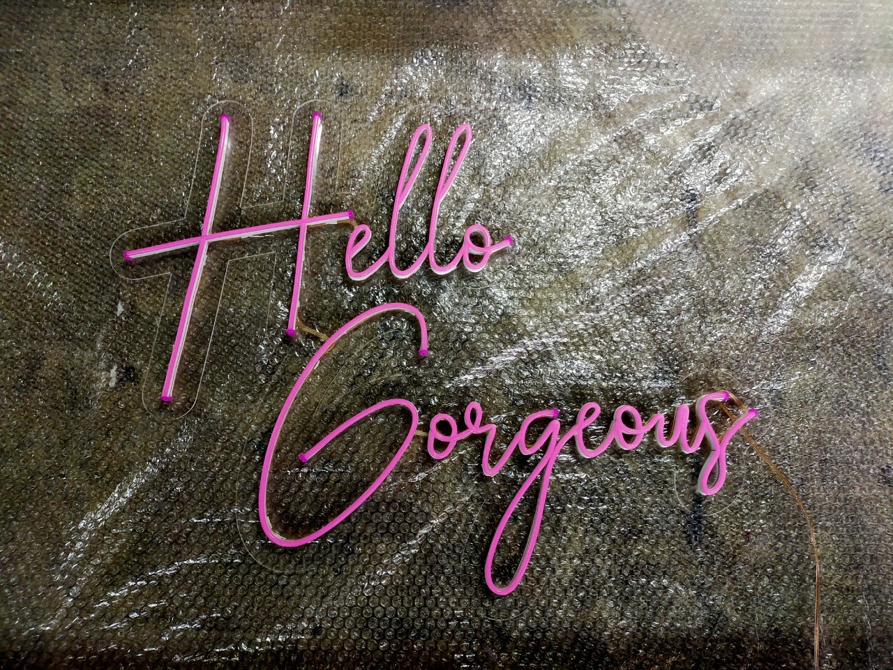 ไฟนีออน เฟค