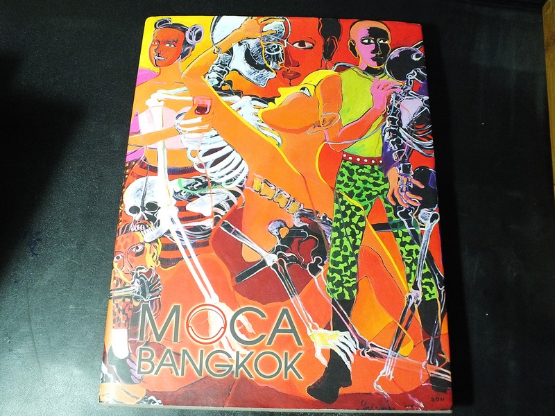 MOCA BANGKOK พิพิธภัณฑ์ศิลปะไทยร่วมสมัย โดย บุญชัย เบญจรงคกุล ปกแข็ง ปี 2555 (สอบถาม)