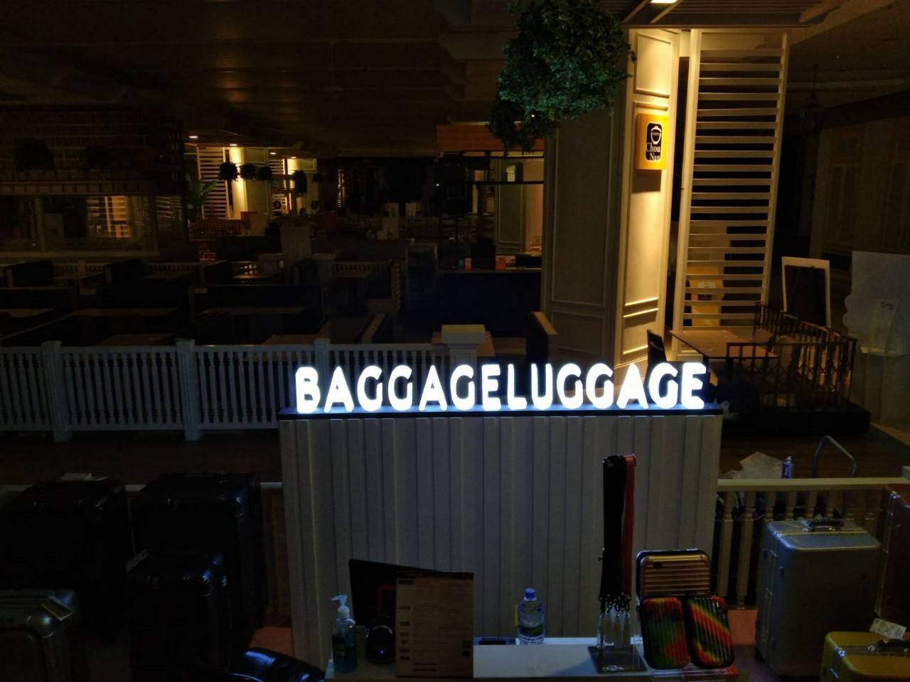 งานป้ายกล่องไฟตกแต่งเคาน์เตอร์ BAGGAGELUGGAGE