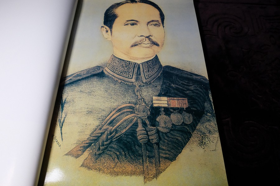 ประมวลภาพพระบรมฉายาลักษณ์ พระพุทธเจ้าหลวง จุฬาลงกรณ์ รัชกาลที่ 5 ปกเเข็งเล่มใหญ่