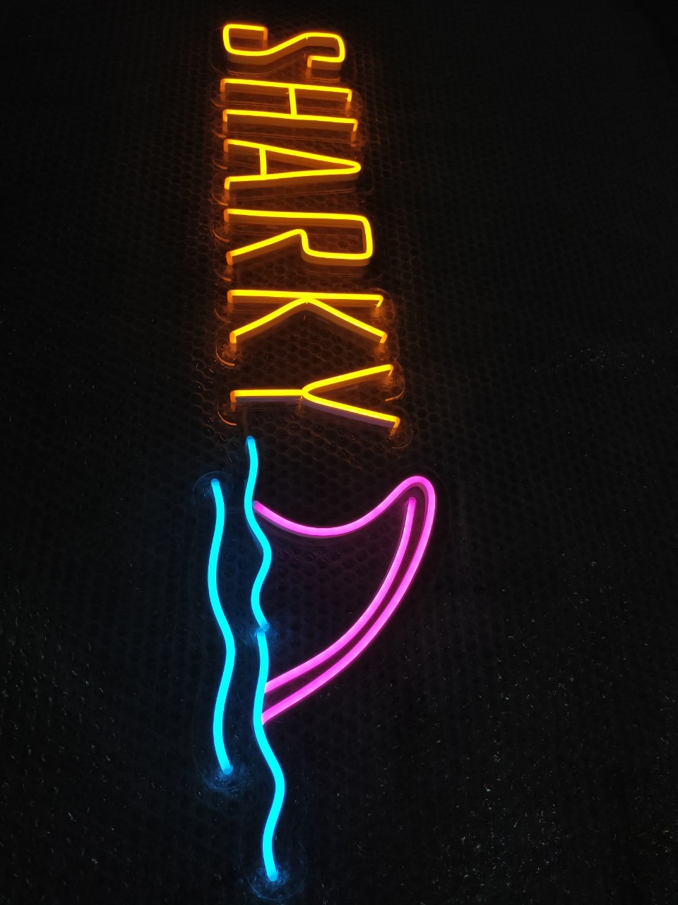 ไฟนีออน เฟค