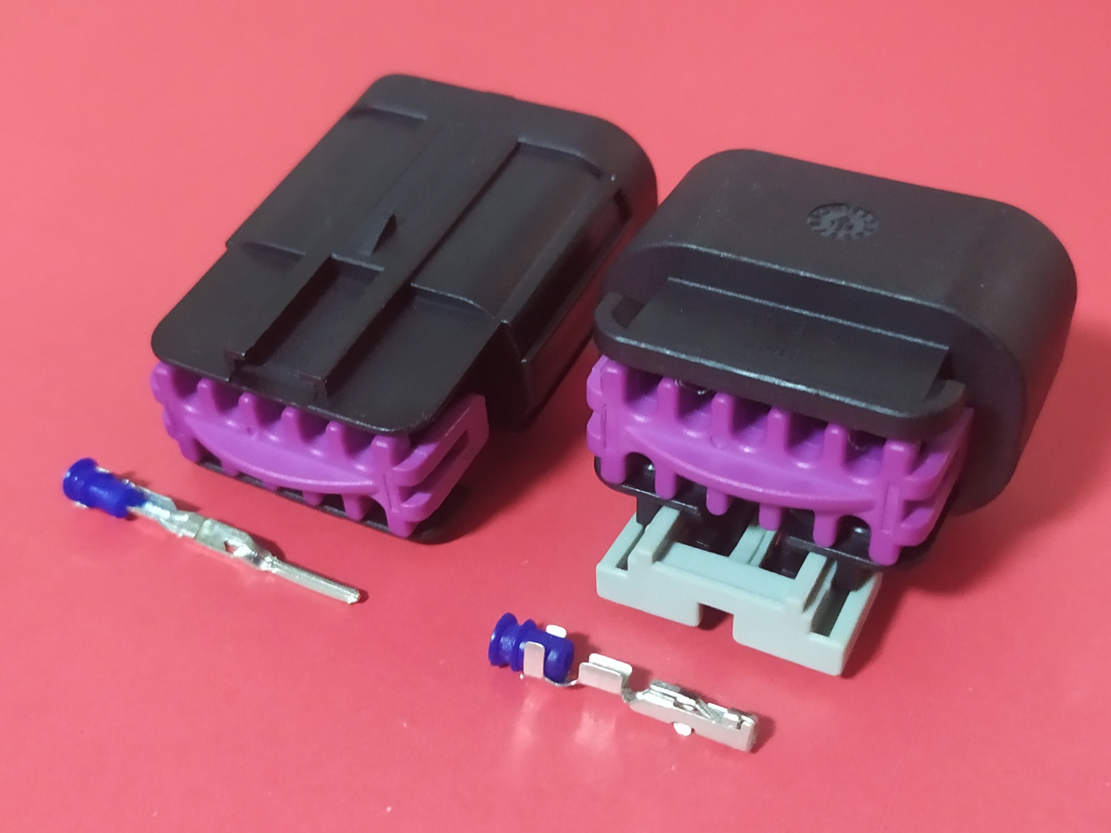 10 พิน ดำ/ม่วง ลิ้นเร่ง ISUZU #6842 ตัวผู้