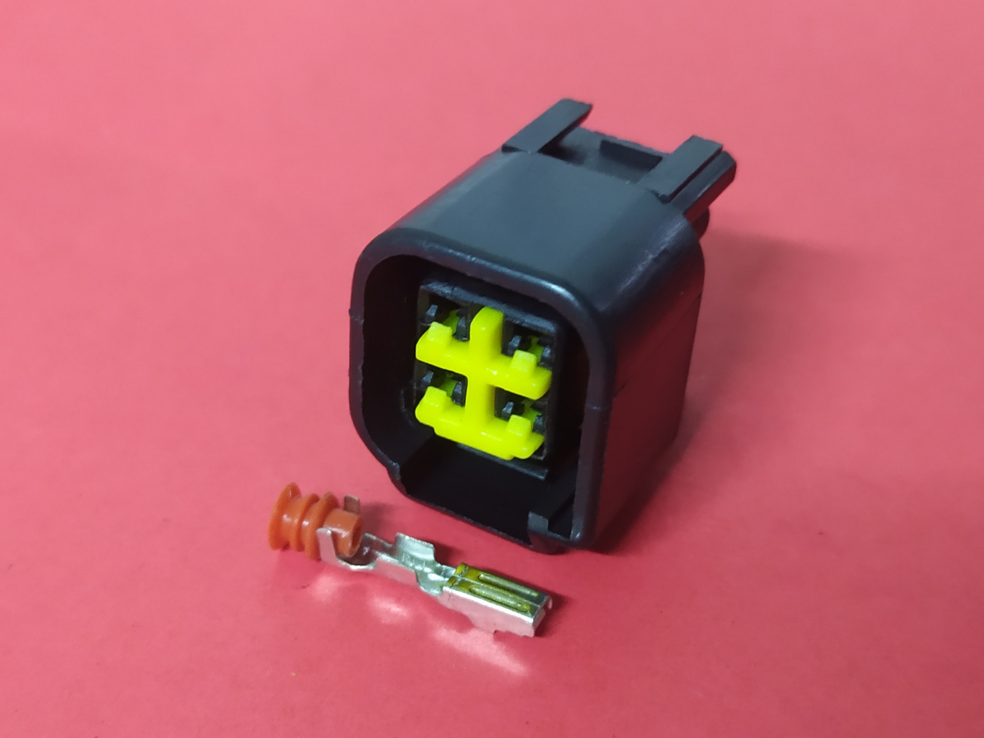 4 พิน ดำ/เหลือง Coil Suzuki