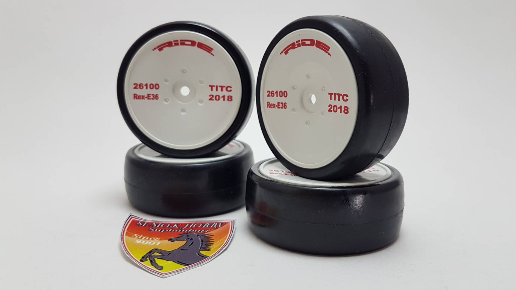 Revolution (RE36) High Grip Belted Tires, Mounted on 24mm Dish Wheels (0mm Offset)