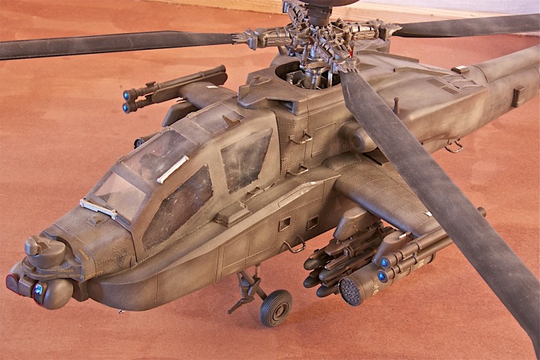 Longbow Apache AH-64D (1:35).