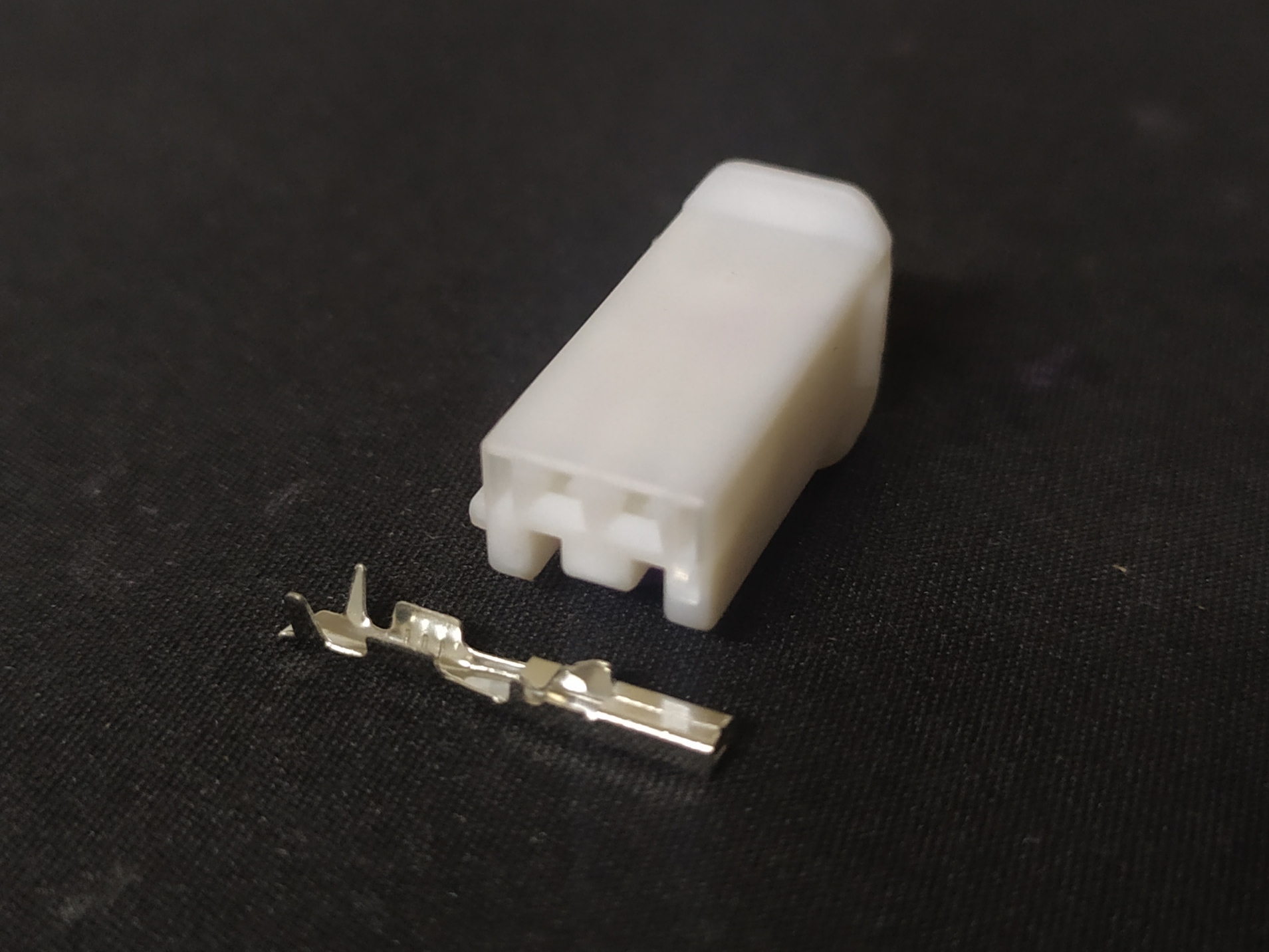 2 พิน ขาว Horn Toyota #6053