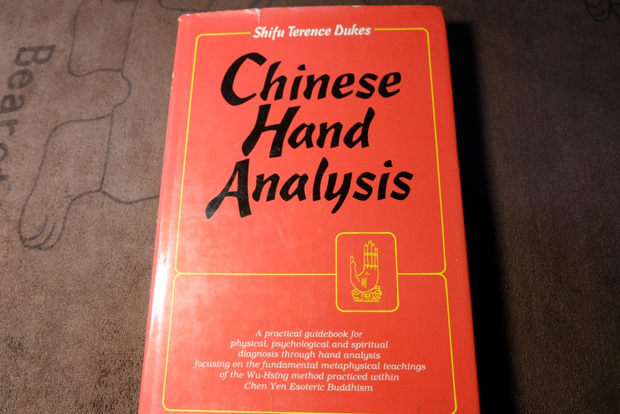 CHINESE HAND ANALYSIS BY SHIFU TERENCE DUKES ปกแข็ง 348 หน้า ปี 1987
