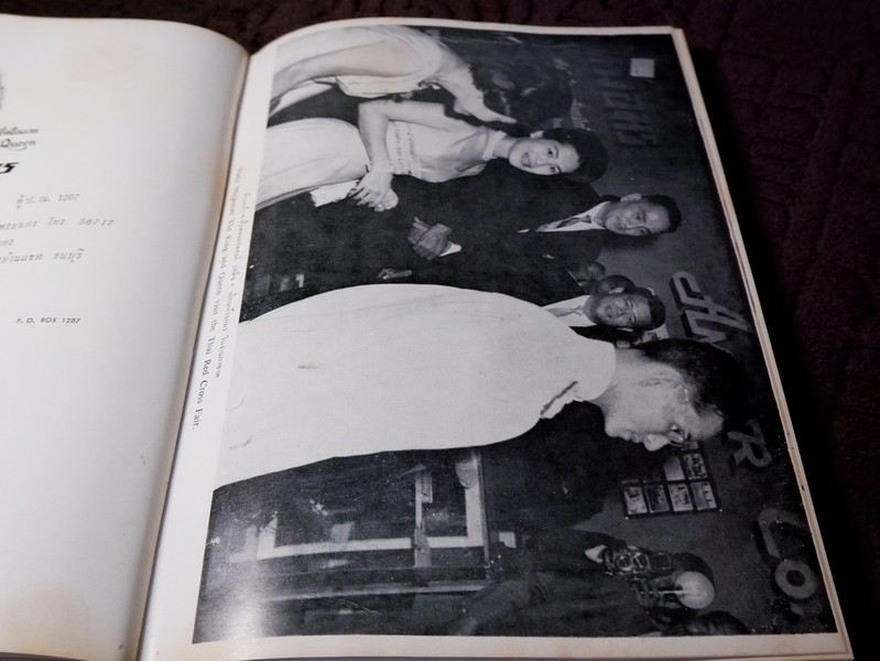 สมเด็จพระนางเจ้าสิริกิติ์ พระบรมราชินีนาถ โดย น.ส.พ. ดาราไทยราบวัน ปกเเข็งหุ้มผ้าไหม