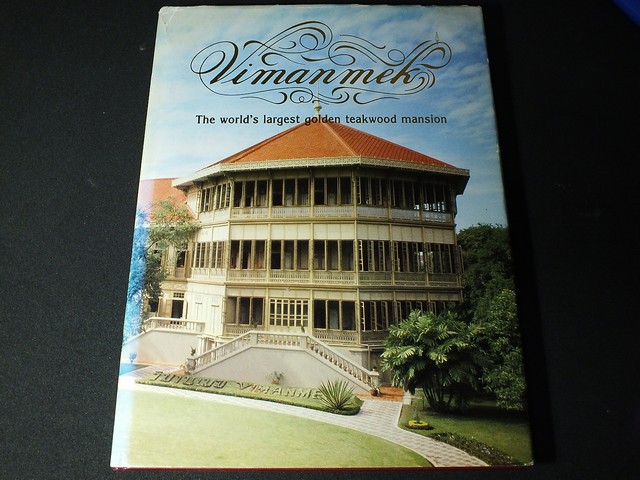 Vimanmek The world's largest golden teakwood mansion ปกแข็ง 128 หน้า ปี 1992