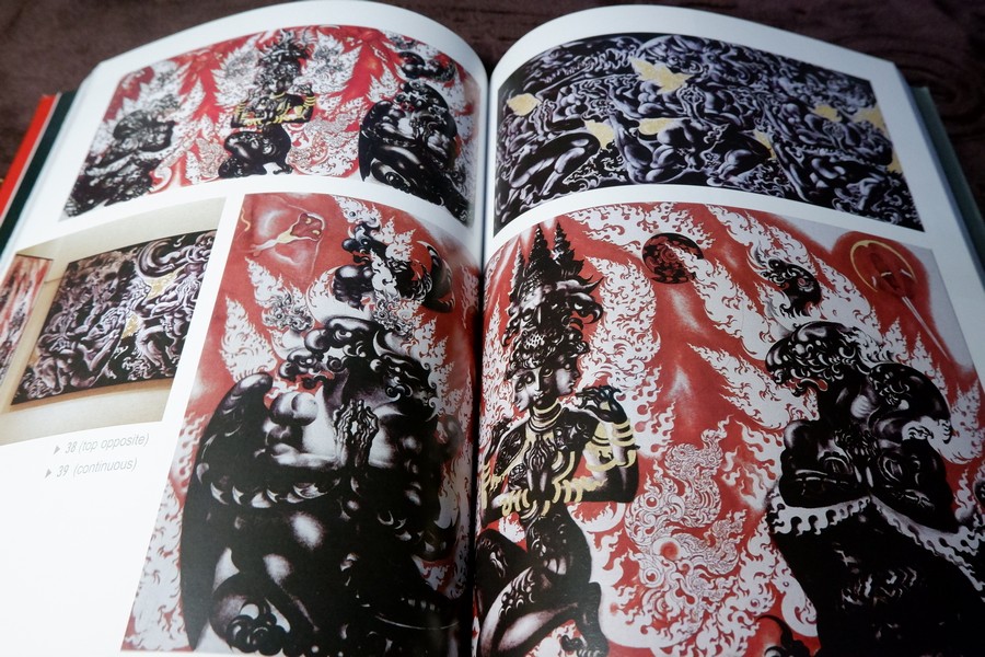 มนุษย์ต่างดาว โดย ถวัลย์ ดัชนี พิมพ์ครั้งเเรก ปี 2552