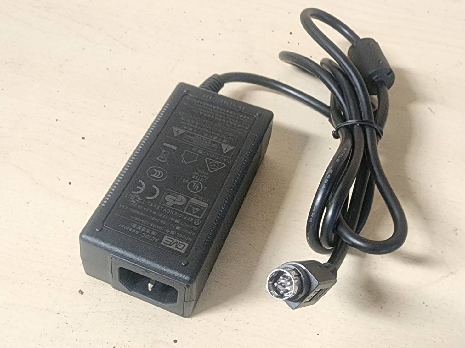 อแดปเตอร์ GVE Model GM53-120400-F (12v..4A) มือสอง