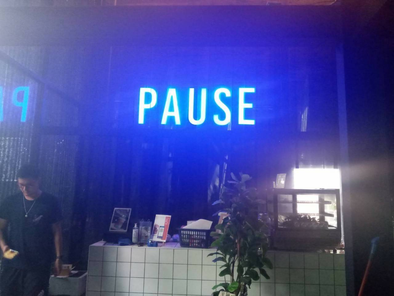 งานป้ายกล่องไฟตัวอักษร PAUSE