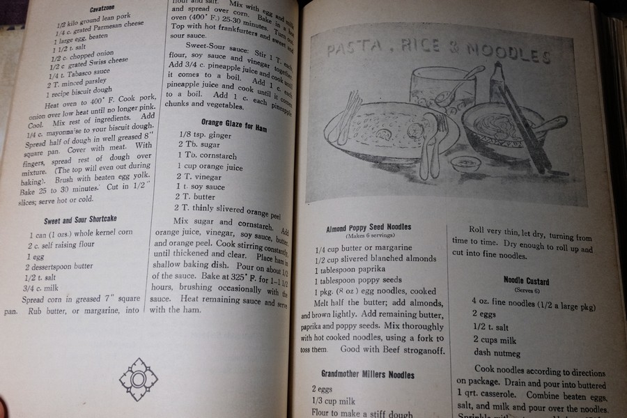 ตำรากับข้าว YWCA COOK BOOK ปกแข็ง 430 หน้า พิมพ์ปี 2510 (สอบถาม)