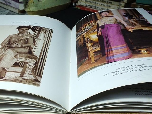 ควีนสิริกิติ์ (ประมวลพระบรมฉายาลักษณ์ )โดย ธนาคารเอเชีย ปกแข็ง 145 หน้า ปี 2526