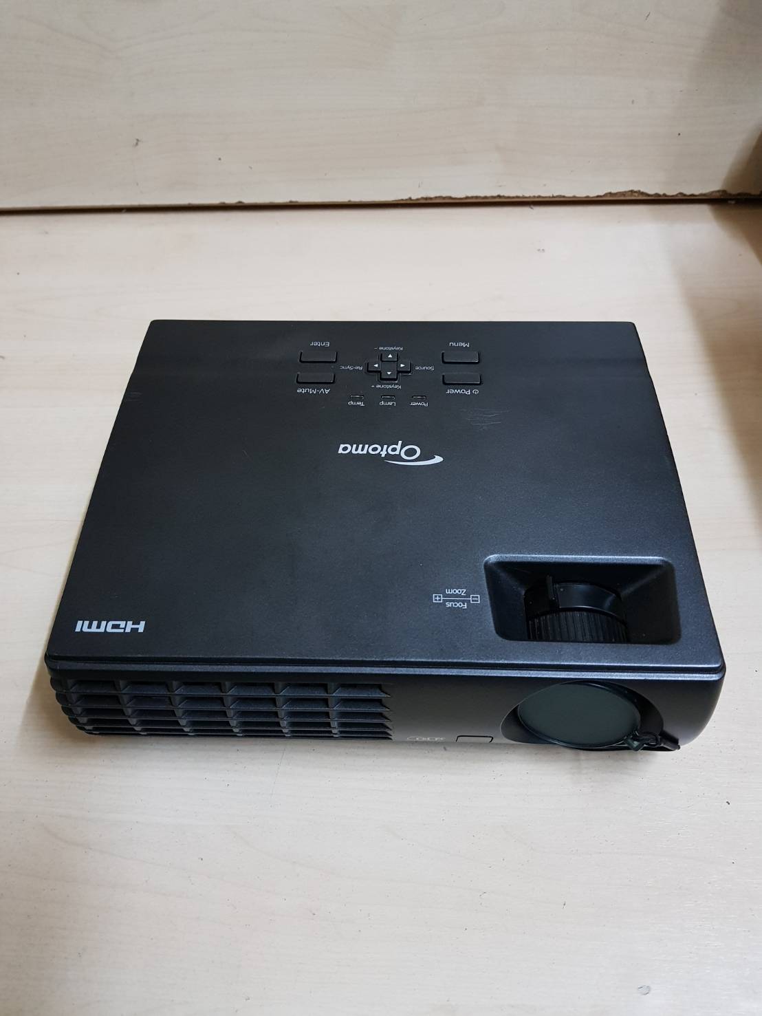 โปรเจคเตอร์ Optoma EP7155i ตามสภาพเปิดไม่ติด