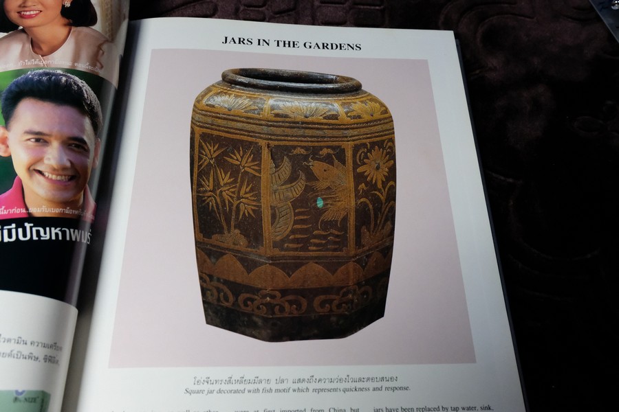 COLLECTION & HOUSE ฉบับพิเศษ บ้านริมน้ำ ปกเเข็ง ปี 2538 (ขายตามสภาพ)
