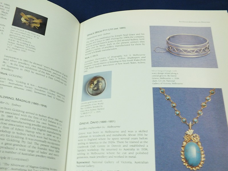 AUSTRALIAN JEWELLERY 19TH AND EARY 20TH CENTURY ปกแข็ง 286 หน้า ปี 1990