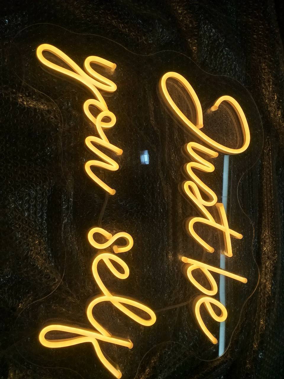 งานป้ายไฟนีออนLED แสงสีวอร์ม อะคริลิคใสรองหลัง