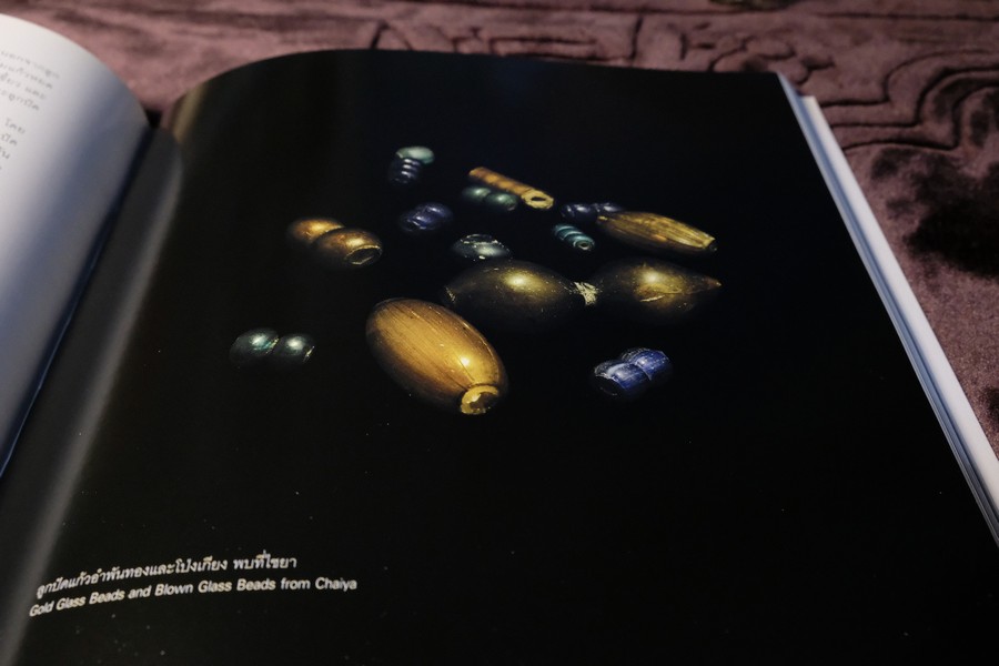 รอยลูกปัด (Beyond Beads) โดย บัญชา พงษ์พานิช ปี 2552 (Pre-Order สอบถาม)