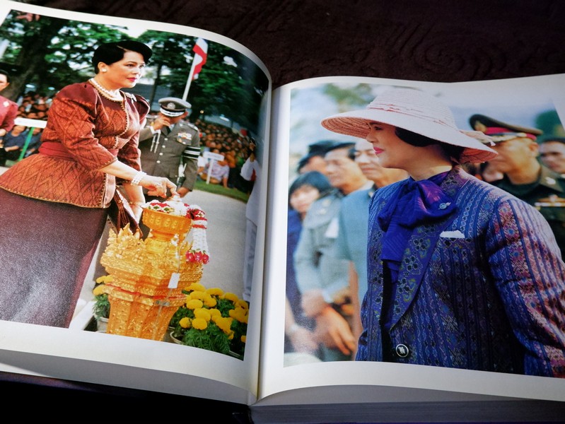 ด้วยพระบารมีสู่ธรรมชาติเเละชีวิต หนังสือเฉลิมพระชนมพรรษา สมเด็จพระนางเจ้าสิริกิติ์ พระบรมราชินีนาถ ปี 2535