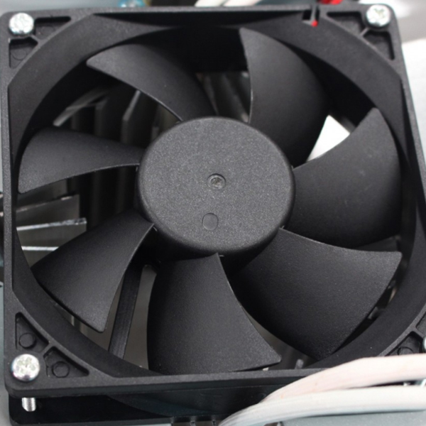 โคมไฮเบย์ LED 100w รุ่นมีพัดลมระบายความร้อน ยี่ห้อ Iwachi (แสงขาว)