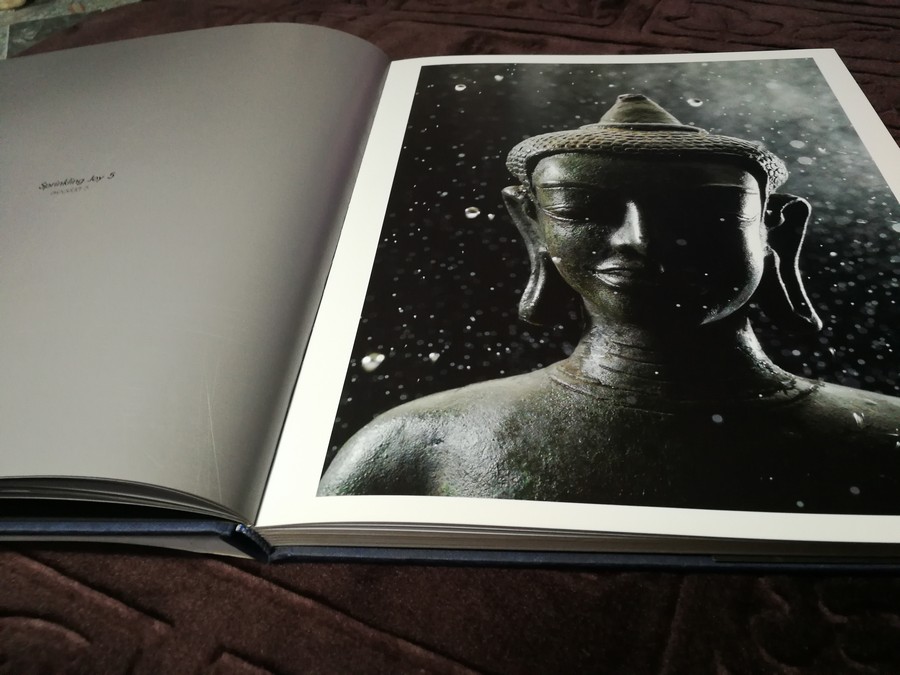 BUDDHA IMAGE TALKS วจนพุทธปฏิมา โดย เสริมคุณ คุณาวงศ์ ปกเเข็ง 140 หน้า ปี 2554