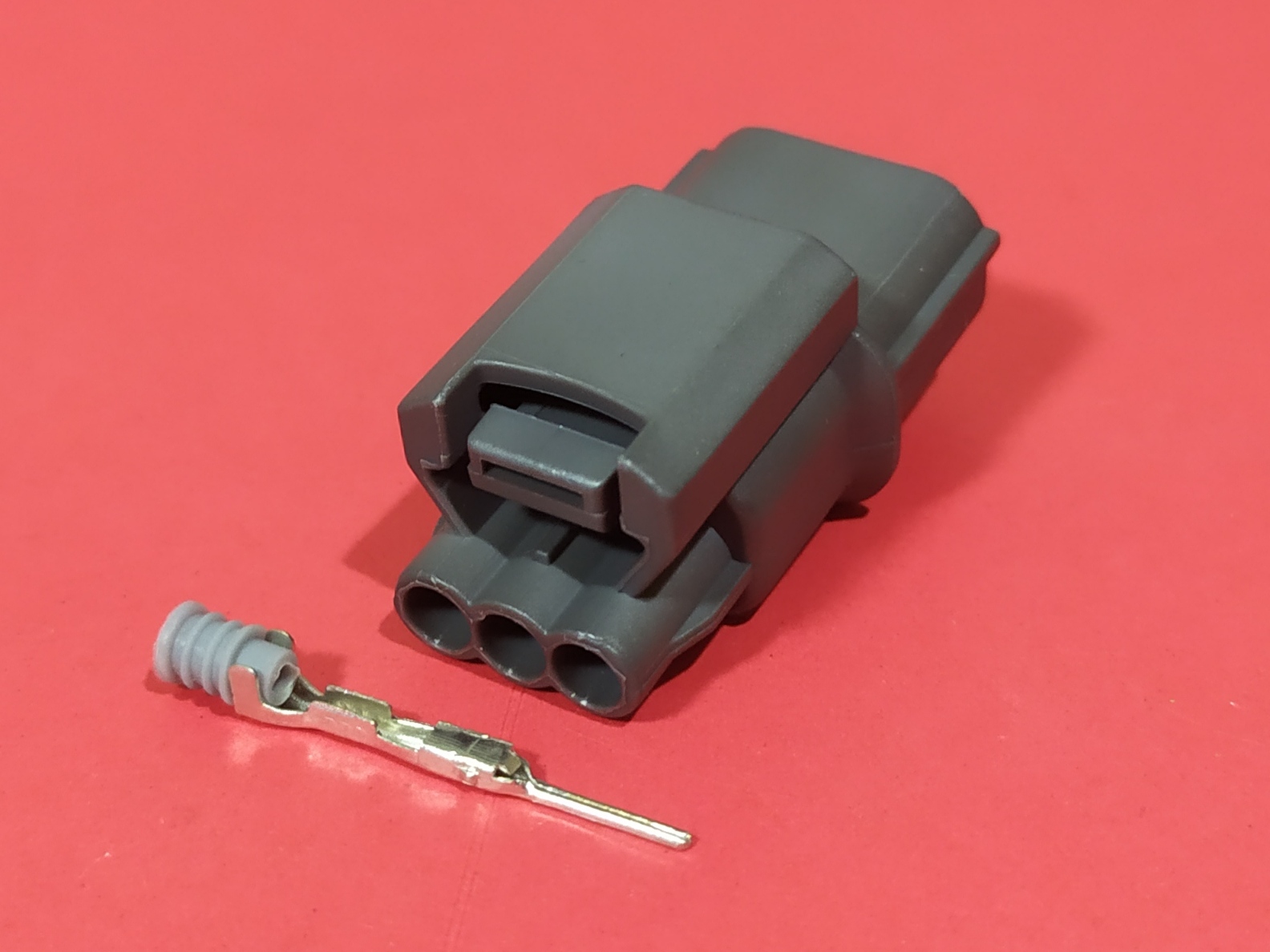 3 พิน ดำ/เทา (บ่าล่าง) ตัวผู้ #1833