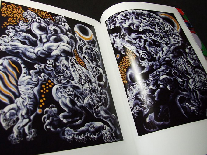 MOCA BANGKOK พิพิธภัณฑ์ศิลปะไทยร่วมสมัย โดย บุญชัย เบญจรงคกุล ปกแข็ง ปี 2555 (สอบถาม)