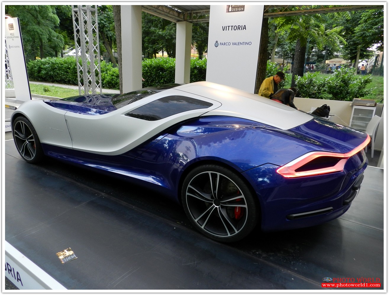 วอลเปเปอร์รูปภาพติดผนังสั่งทำ มีภาพให้เลือกกว่า 50,000 ภาพ ออกแบบกราฟฟิค หรือ รูปภาพตามที่ท่านกำหนด ในสไตล์ท่านเอง "custom made"