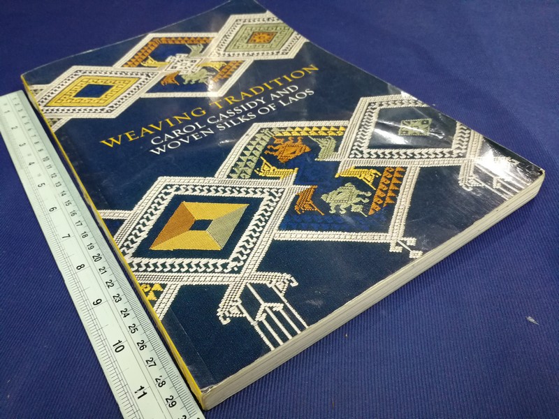 WEAVING TRADITION BY CAROL CASSIDY & WOVEN SILKS OF LAOS มี 160 หน้า ปี 2004