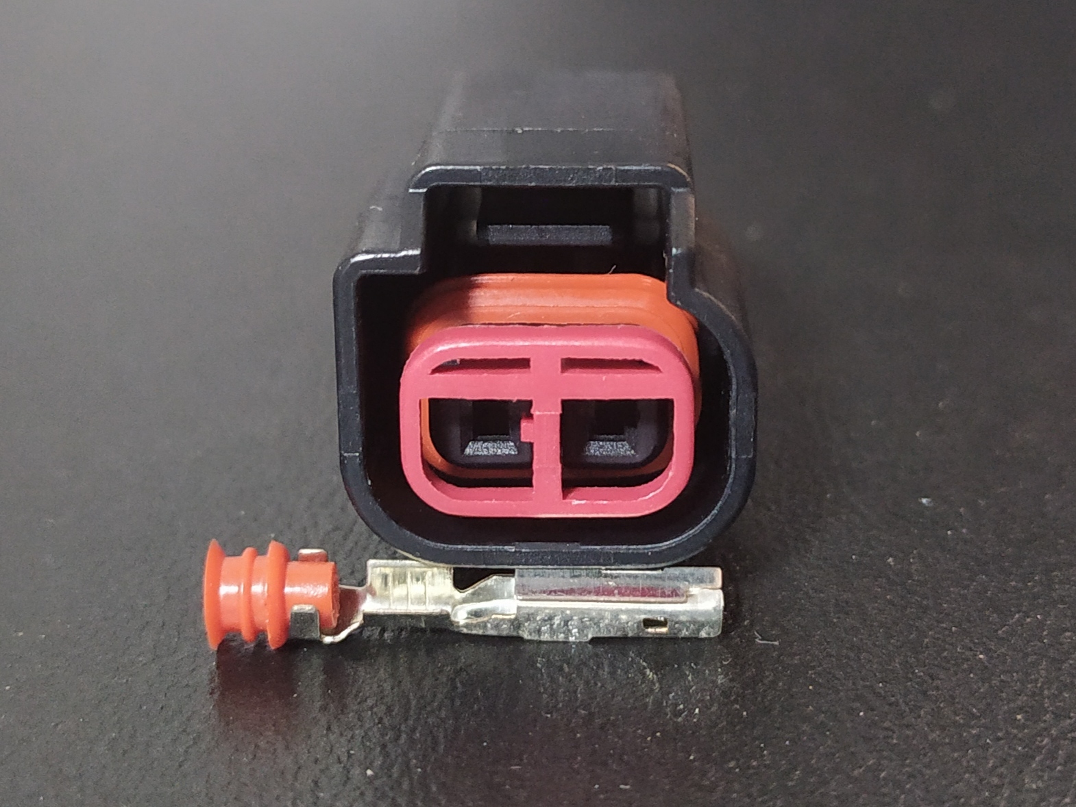 2 พิน ดำ EV6 Ford Chevrolet #4014A