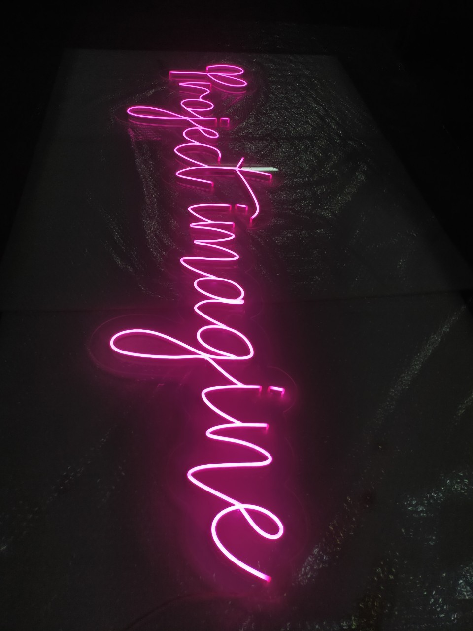 ไฟนีออน เฟค